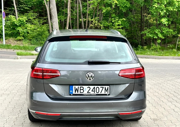 Volkswagen Passat cena 59999 przebieg: 200000, rok produkcji 2016 z Gdynia małe 596